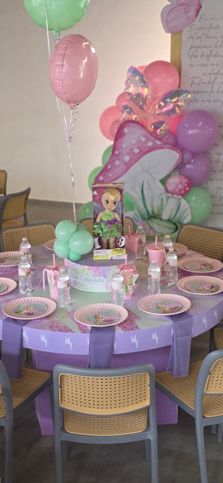 Mesa con vinil personalizado — Majov Eventos Mazatlán